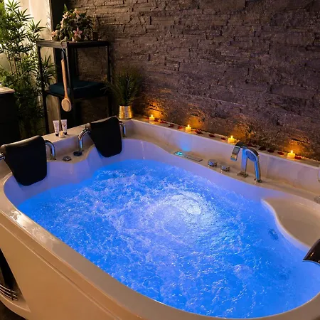 Cosy Jacuzzi Parking Privee Апартаменты *