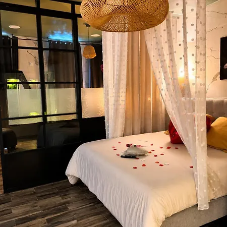 Cosy Jacuzzi Parking Privee Апартаменты *